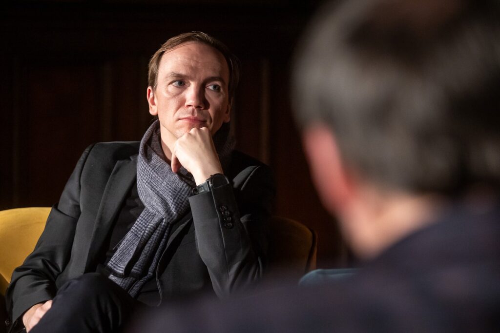 Spotkanie z Jerzym Skolimowskim i Janem Komasą, Dwór Artusa w Toruniu, 26.01.25, fot. Szymon Zdziebło/tarantoga dla UMWKP