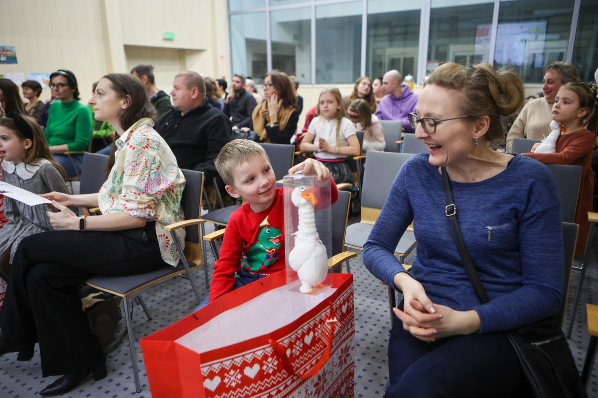 Wręczenie nagród w konkursach z okazji ,,Kujawsko-Pomorskiej gęsiny na św. Marcina”. Fot. Mikołaj Kuras dla UMWKP
