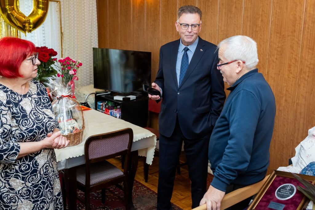 Wręczenie medalu Unitas Durat Eleonorze Kruszyńskiej, fot. Tomasz Czachorowski/eventphoto.com.pl dla UMWKP
