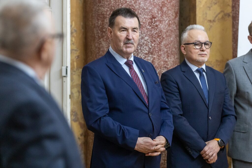 Meeting with local government officials in Lubostroń, photo by Szymon Zdziebło/tarantoga for UMWKP