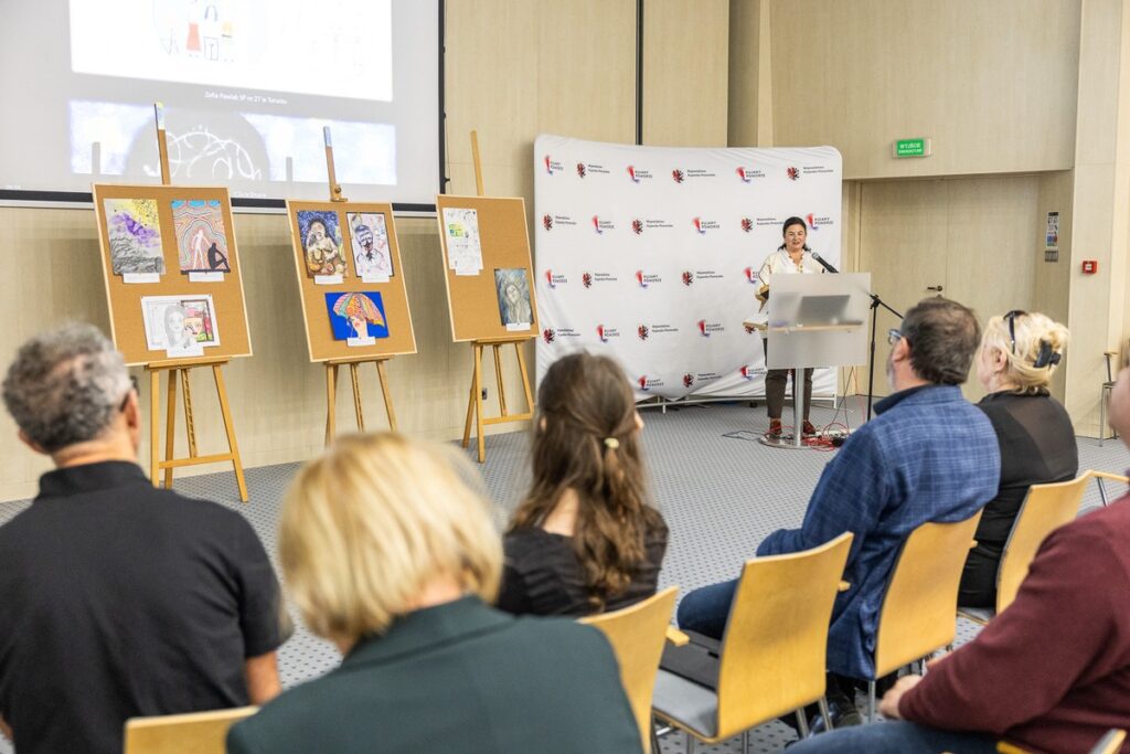 Award ceremony of the art competition “Mental Health – Express It Artistically”, photo by Szymon Zdziebło / tarantoga.pl for UWMKP