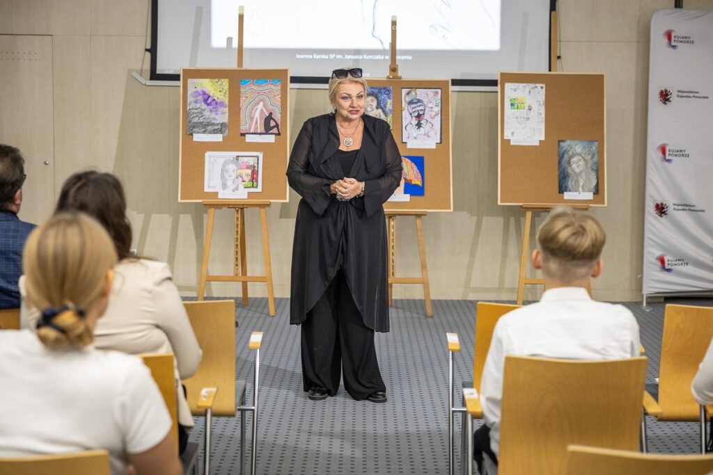 Award ceremony of the art competition “Mental Health – Express It Artistically”, photo by Szymon Zdziebło / tarantoga.pl for UWMKP