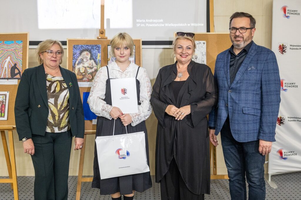 Award ceremony of the art competition “Mental Health – Express It Artistically”, photo by Szymon Zdziebło / tarantoga.pl for UWMKP