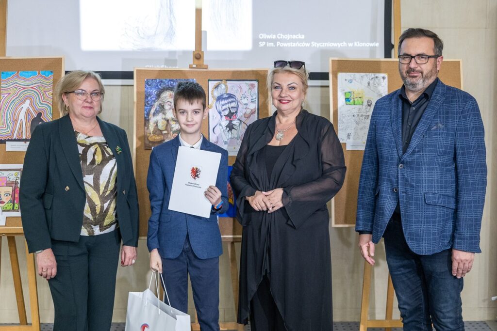 Award ceremony of the art competition “Mental Health – Express It Artistically”, photo by Szymon Zdziebło / tarantoga.pl for UWMKP