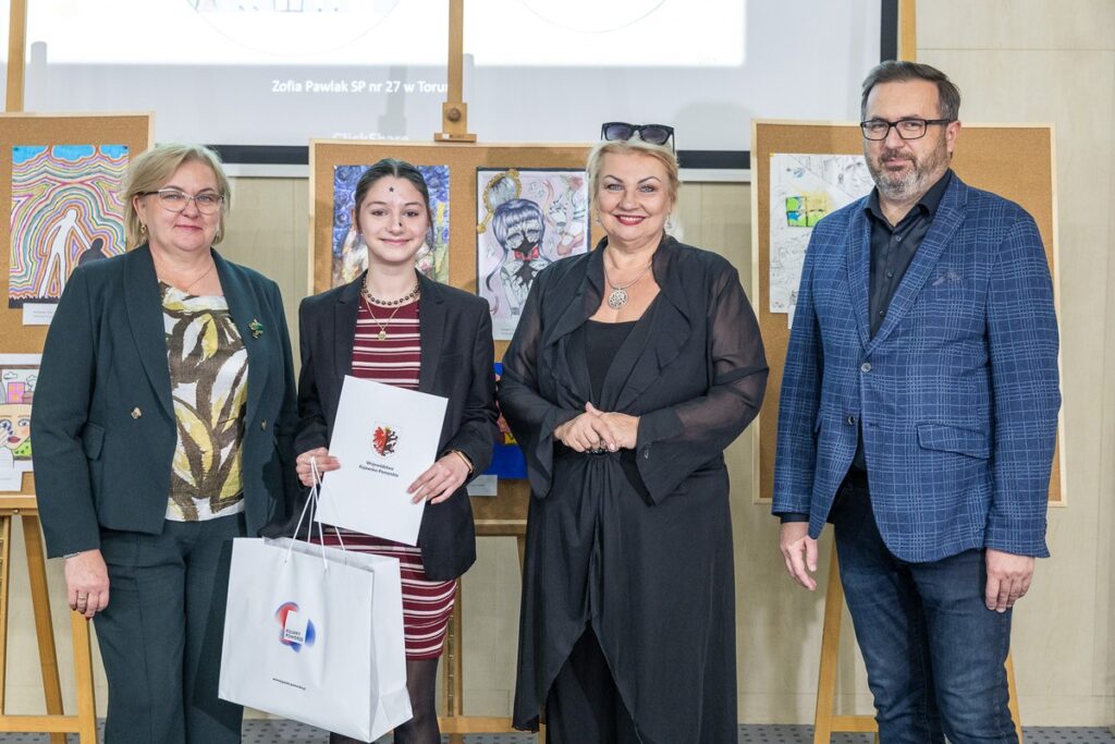 Award ceremony of the art competition “Mental Health – Express It Artistically”, photo by Szymon Zdziebło / tarantoga.pl for UWMKP