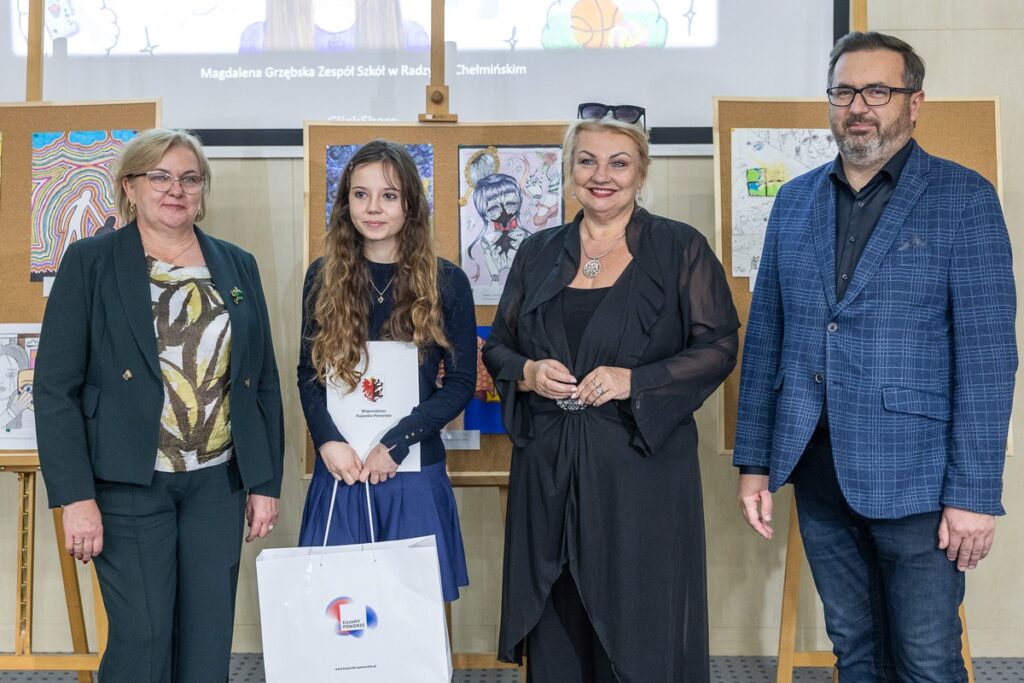 Award ceremony of the art competition “Mental Health – Express It Artistically”, photo by Szymon Zdziebło / tarantoga.pl for UWMKP