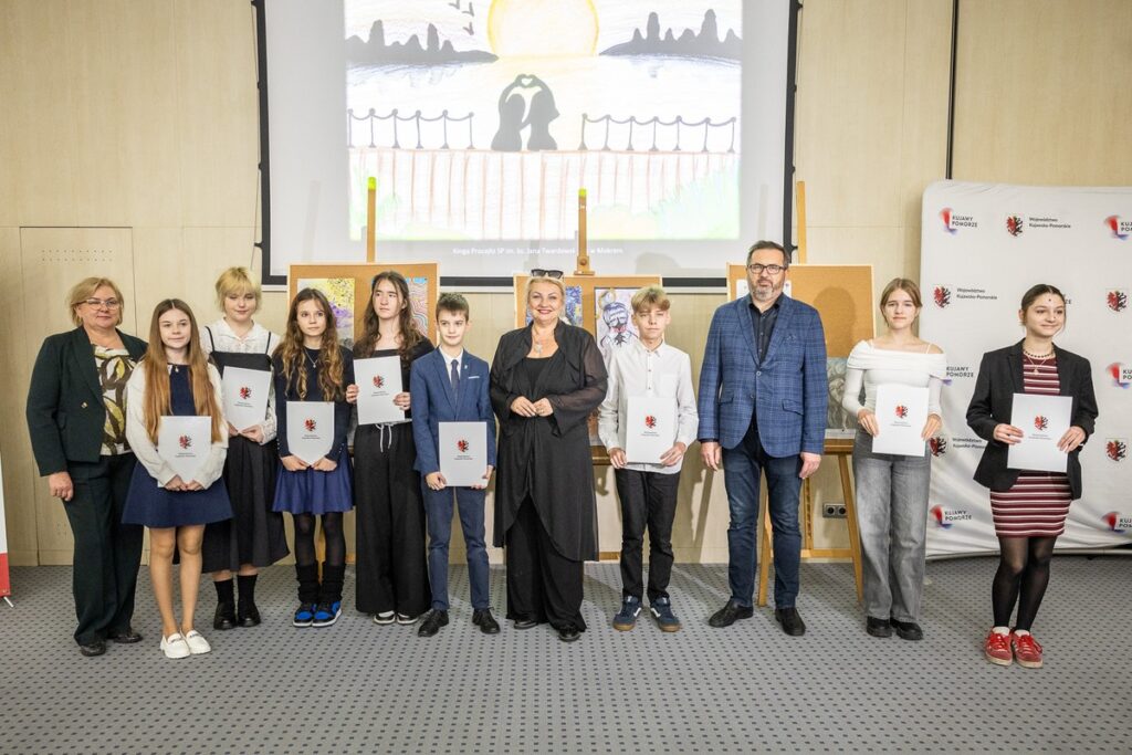 Award ceremony of the art competition “Mental Health – Express It Artistically”, photo by Szymon Zdziebło / tarantoga.pl for UWMKP