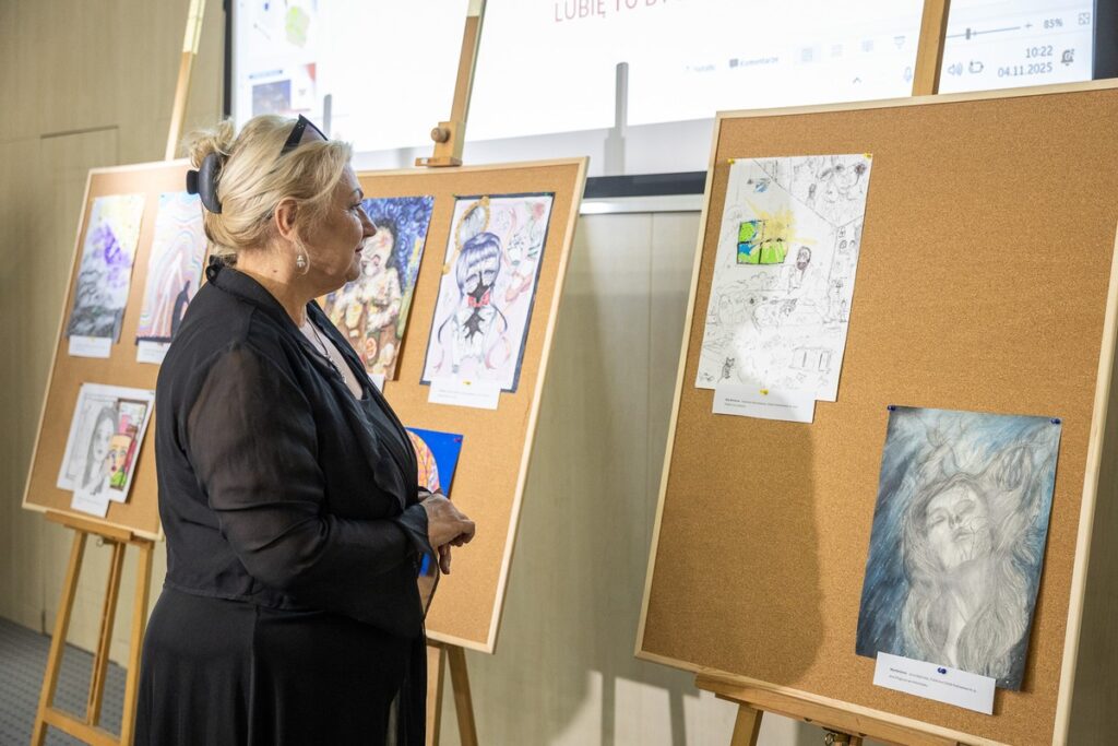 Award ceremony of the art competition “Mental Health – Express It Artistically”, photo by Szymon Zdziebło / tarantoga.pl for UWMKP