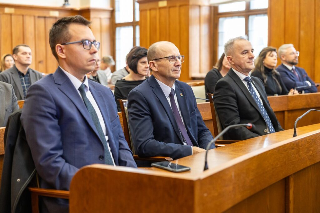 Uroczystość wręczenia umów FEdKP, 17.11.2025, fot. Szymon Zdziebło/tarantoga.pl dla UMWKP