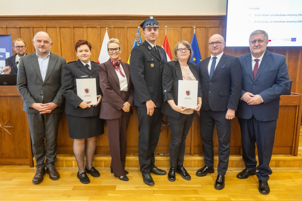 Uroczystość wręczenia umów FEdKP, 17.11.2025, fot. Szymon Zdziebło/tarantoga.pl dla UMWKP