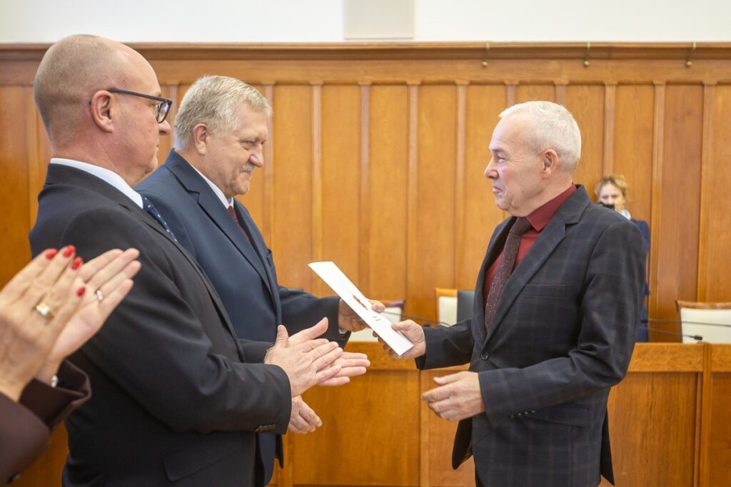 Uroczystość wręczenia umów FEdKP, 17.11.2025, fot. Szymon Zdziebło/tarantoga.pl dla UMWKP