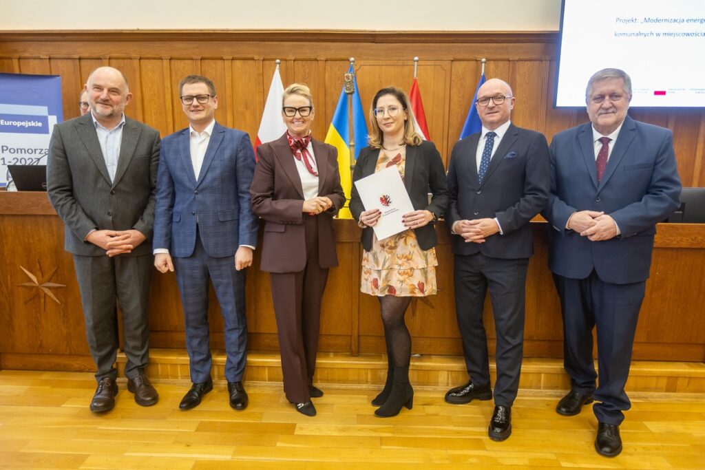 Uroczystość wręczenia umów FEdKP, 17.11.2025, fot. Szymon Zdziebło/tarantoga.pl dla UMWKP