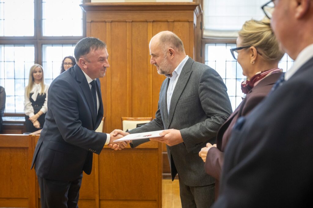 Uroczystość wręczenia umów FEdKP, 17.11.2025, fot. Szymon Zdziebło/tarantoga.pl dla UMWKP