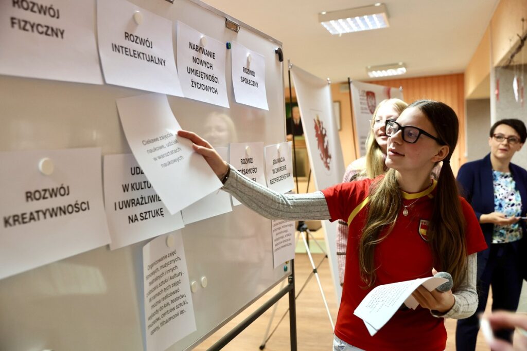 Spotkanie członka zarządu województwa Dariusza Kurzawy z uczniami Zespołu Szkół Centrum Kształcenia Rolniczego im. Powstańców Wielkopolskich w Bielicach (powiat mogileński), fot. Andrzej Goiński/UMWKP