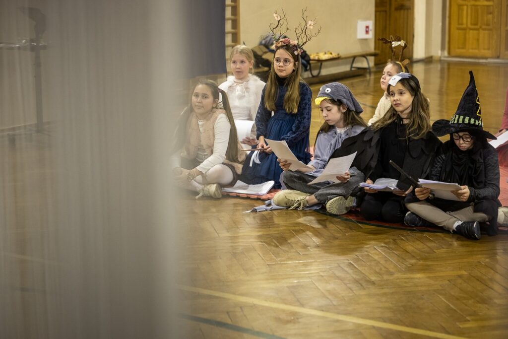 Klub młodzieżowy w Dobrzyniu nad Wisłą, fot. Szymon Zdziebło/tarantoga.pl dla UMWKP