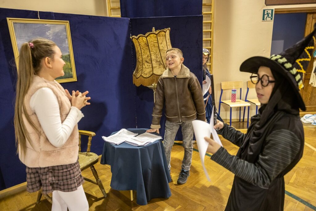 Klub młodzieżowy w Dobrzyniu nad Wisłą, fot. Szymon Zdziebło/tarantoga.pl dla UMWKP