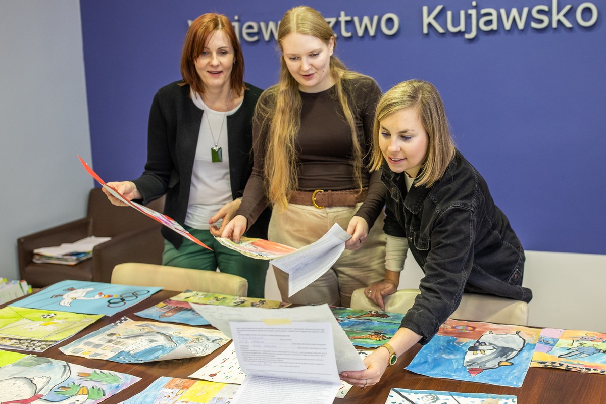 Ocena prac konkursowych, fot. Andrzej Goiński/UMWKP