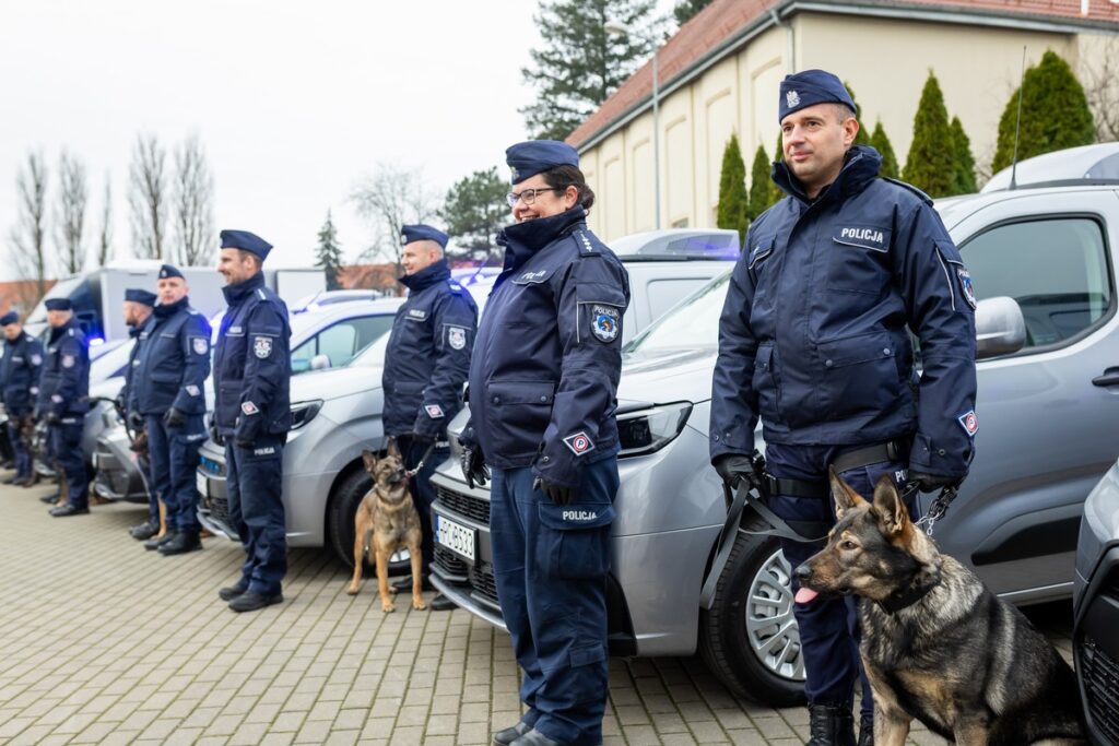 Uroczyste przekazanie sprzętu policji, fot. Tomasz Czachorowski/eventphoto.com.pl dla UMWKP