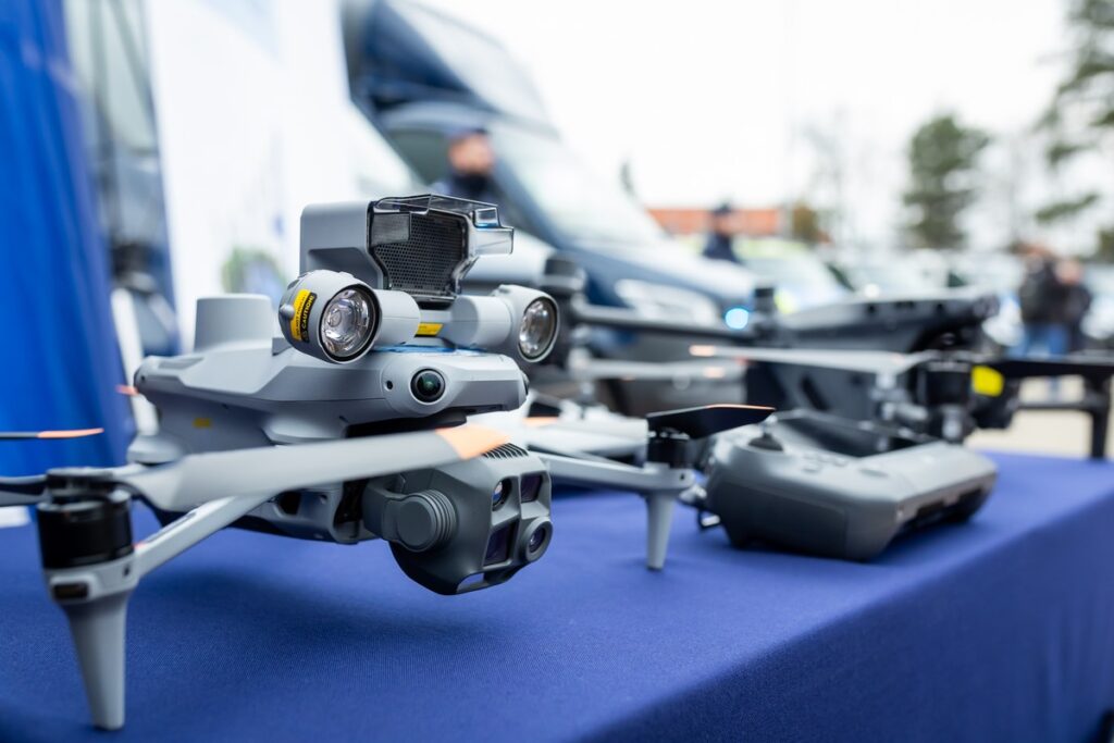 Uroczyste przekazanie sprzętu policji, fot. Tomasz Czachorowski/eventphoto.com.pl dla UMWKP