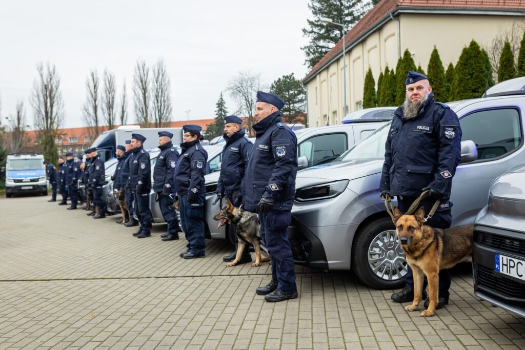 Uroczyste przekazanie sprzętu policji, fot. Tomasz Czachorowski/eventphoto.com.pl dla UMWKP