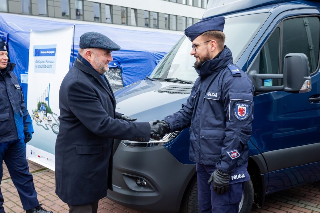 Uroczyste przekazanie sprzętu policji, fot. Tomasz Czachorowski/eventphoto.com.pl dla UMWKP