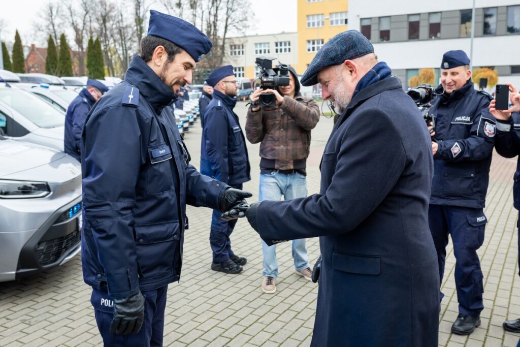Uroczyste przekazanie sprzętu policji, fot. Tomasz Czachorowski/eventphoto.com.pl dla UMWKP