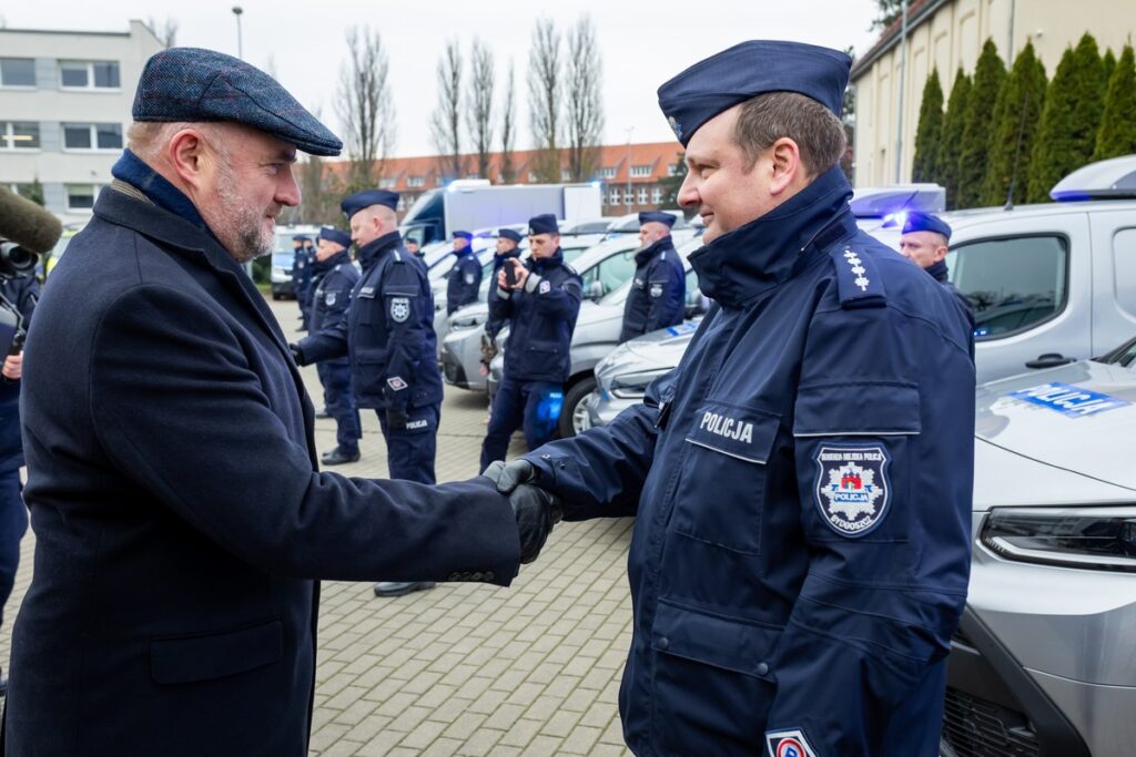Uroczyste przekazanie sprzętu policji, fot. Tomasz Czachorowski/eventphoto.com.pl dla UMWKP