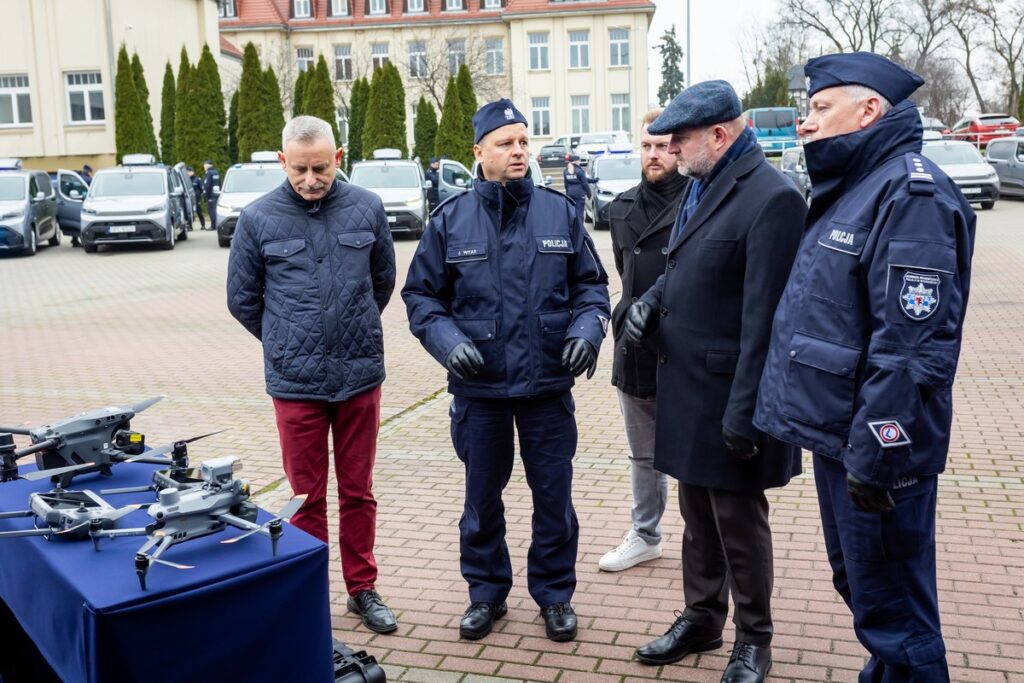 Uroczyste przekazanie sprzętu policji, fot. Tomasz Czachorowski/eventphoto.com.pl dla UMWKP