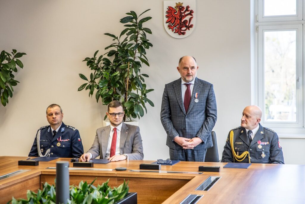 Podpisanie listu intencyjnego ws. rozbudowy systemu radiokomunikacyjnego, fot. Andrzej Goiński/UMWKP