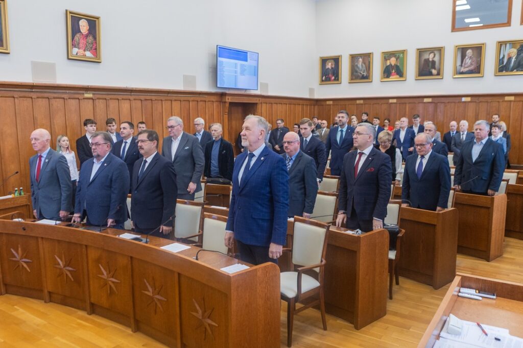 Sesja sejmiku województwa, 24 listopada 2025, fot. Mikołaj Kuras dla UMWKP