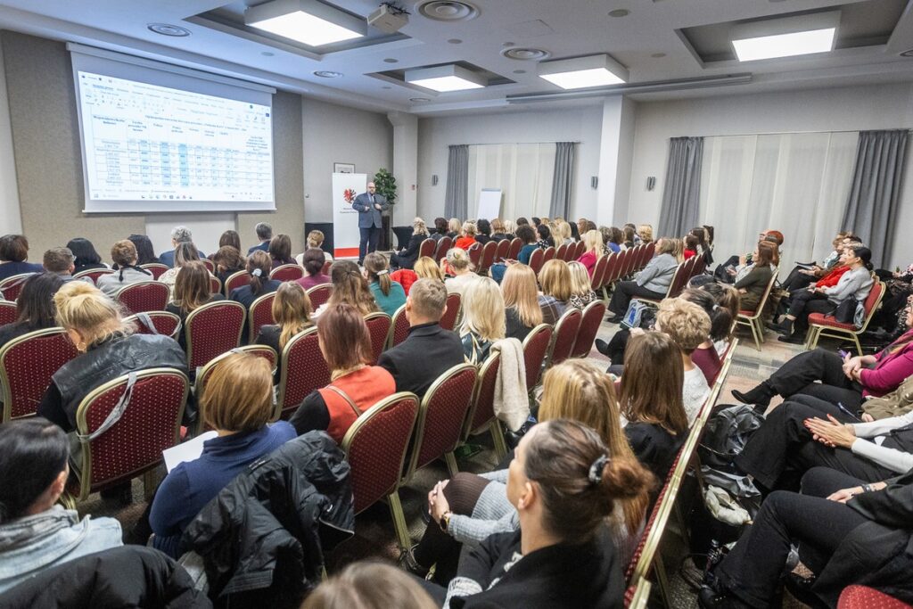 Konferencja Bezpieczne dzieciństwo – partnerstwo na rzecz zdrowia psychicznego i bezpieczeństwa rodzin”, fot. Szymon Zdziebło/tarantoga.pl dla UMWKP