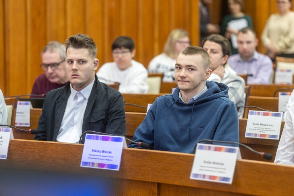 XV sesja osób z niepełnosprawnościami, fot. Szymon Zdziebło/tarantoga.pl dla UMWKP