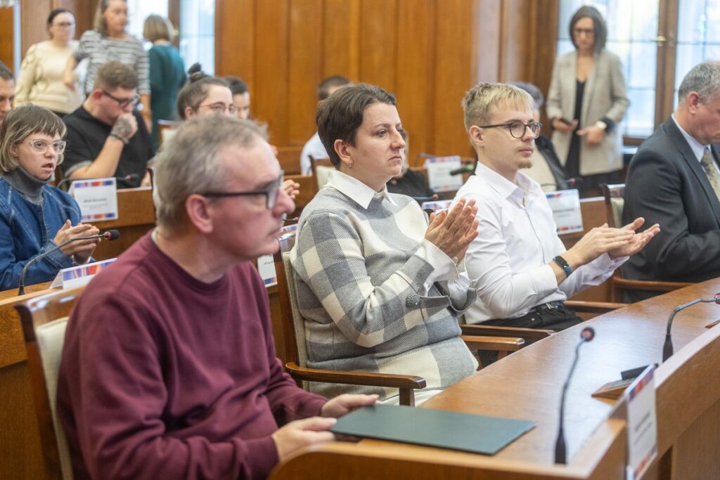 XV sesja osób z niepełnosprawnościami, fot. Szymon Zdziebło/tarantoga.pl dla UMWKP