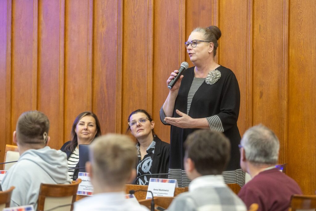 XV sesja osób z niepełnosprawnościami, fot. Szymon Zdziebło/tarantoga.pl dla UMWKP
