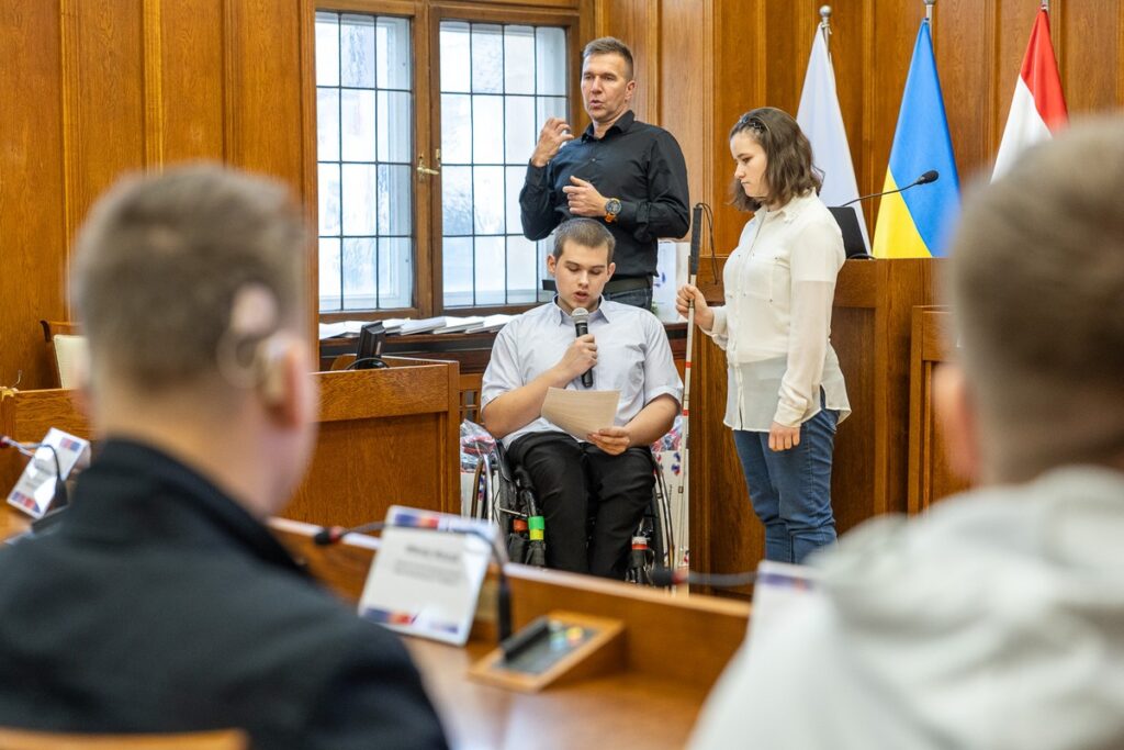 XV sesja osób z niepełnosprawnościami, fot. Szymon Zdziebło/tarantoga.pl dla UMWKP