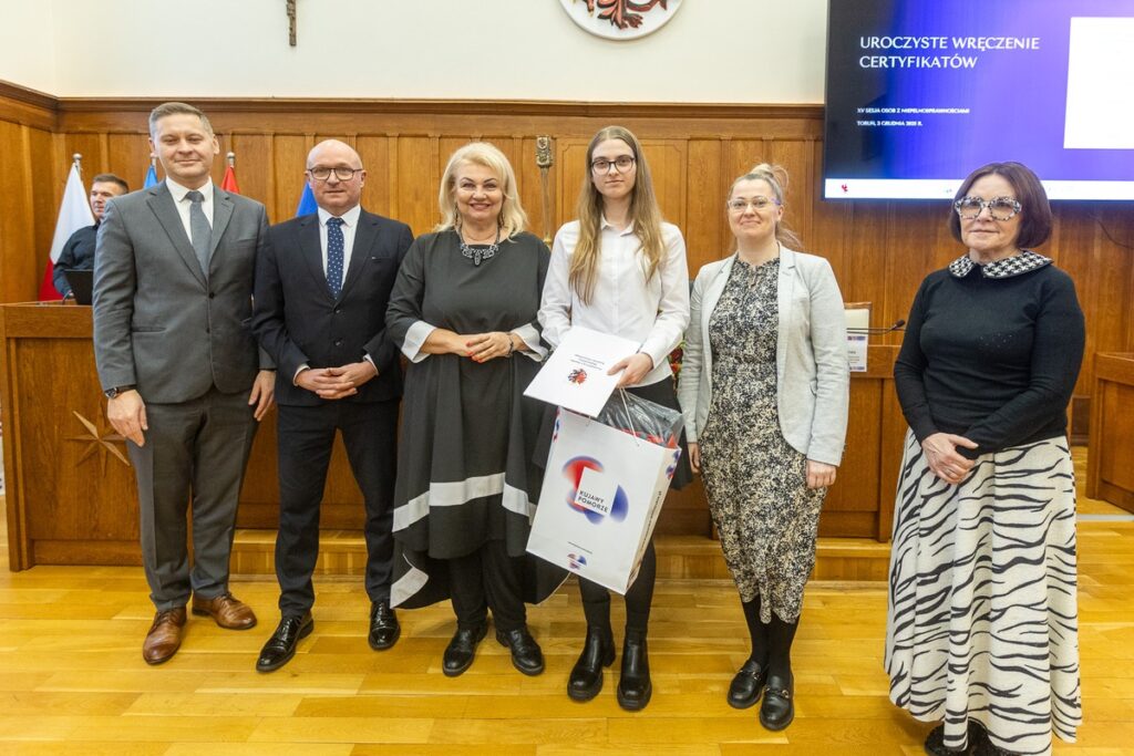 XV sesja osób z niepełnosprawnościami, fot. Szymon Zdziebło/tarantoga.pl dla UMWKP