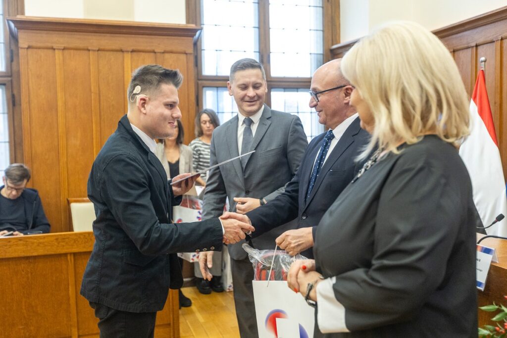 XV sesja osób z niepełnosprawnościami, fot. Szymon Zdziebło/tarantoga.pl dla UMWKP