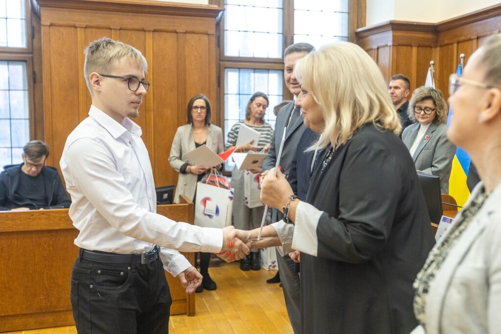 XV sesja osób z niepełnosprawnościami, fot. Szymon Zdziebło/tarantoga.pl dla UMWKP