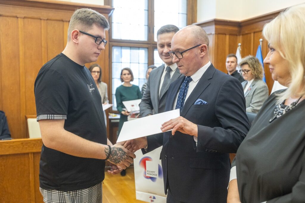 XV sesja osób z niepełnosprawnościami, fot. Szymon Zdziebło/tarantoga.pl dla UMWKP