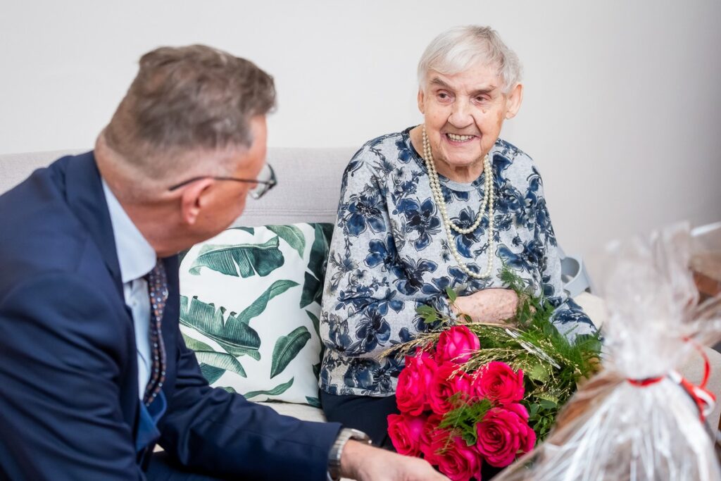 Wręczenie medalu Unitas Durat Cecylii Niewiem, fot. Tomasz Czachorowski/eventphoto.com.pl dla UMWKP