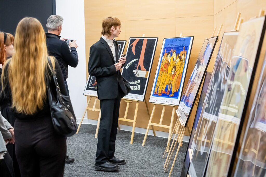 Wręczenie nagród w konkursie plastycznym „Plakat! Akcja! Reakcja!”, fot. Tomasz Czachorowski/eventphoto.com.pl dla UMWKP