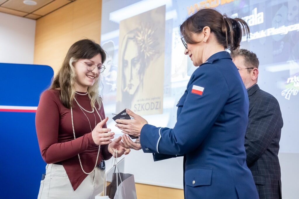 Wręczenie nagród w konkursie plastycznym „Plakat! Akcja! Reakcja!”, fot. Tomasz Czachorowski/eventphoto.com.pl dla UMWKP