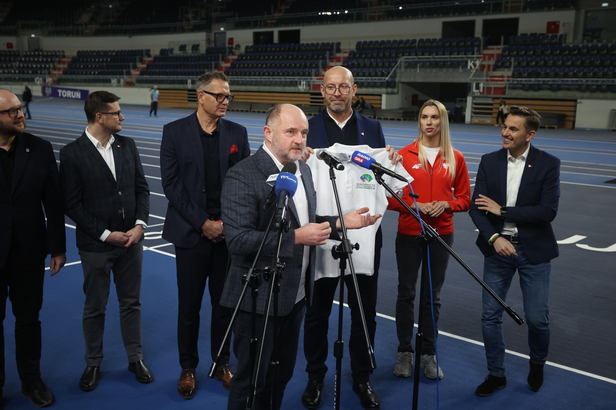 Spotkanie z ministrem sportu i turystyki Jakubem Rutnickim i prezesem Polskiego Związku Lekkiej Atletyki Sebastianem Chmarą w Toruniu, fot. Mikolaj Kuras dla UMWKP