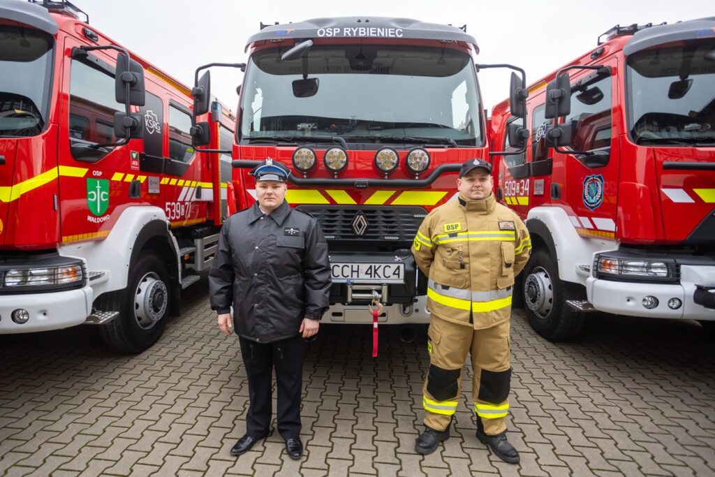 Przekazanie wozów ratowniczo-gaśniczych, fot. Mikołaj Kuras dla UMWKP