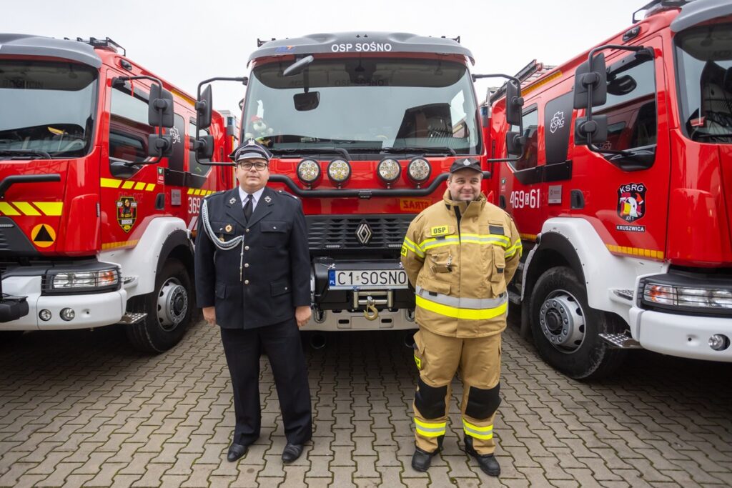 Przekazanie wozów ratowniczo-gaśniczych, fot. Mikołaj Kuras dla UMWKP