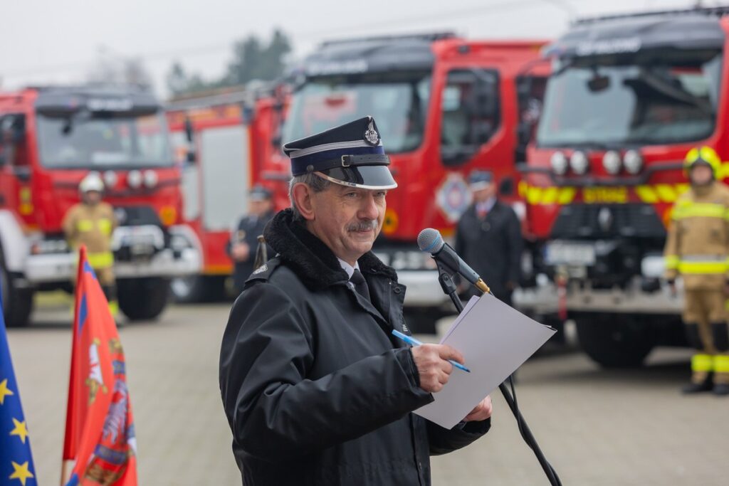 Przekazanie wozów ratowniczo-gaśniczych, fot. Mikołaj Kuras dla UMWKP