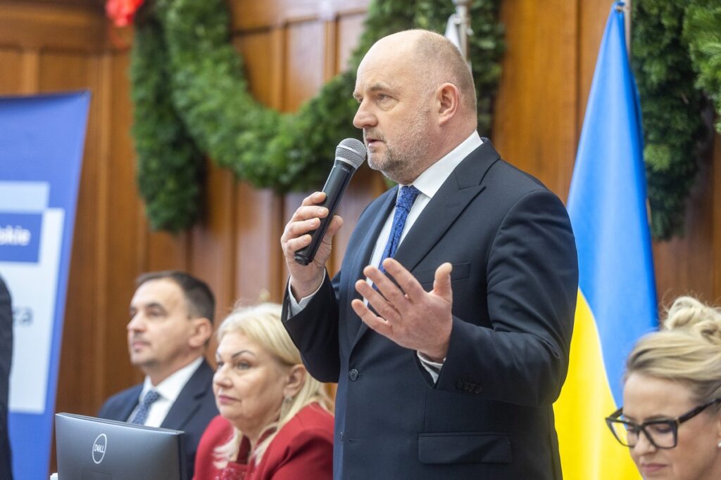 Ceremonia wręczenia umów FEdKP, 16 grudnia 2025, fot. Szymon Zdziebło/tarantoga dla UMWKP