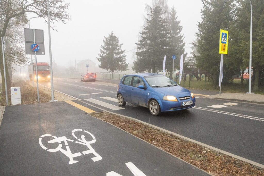 Otwarcie zmodernizowanej drogi wojewódzkiej nr 563, fot. Szymon Zdziebło/tarantoga.pl dla UMWKP