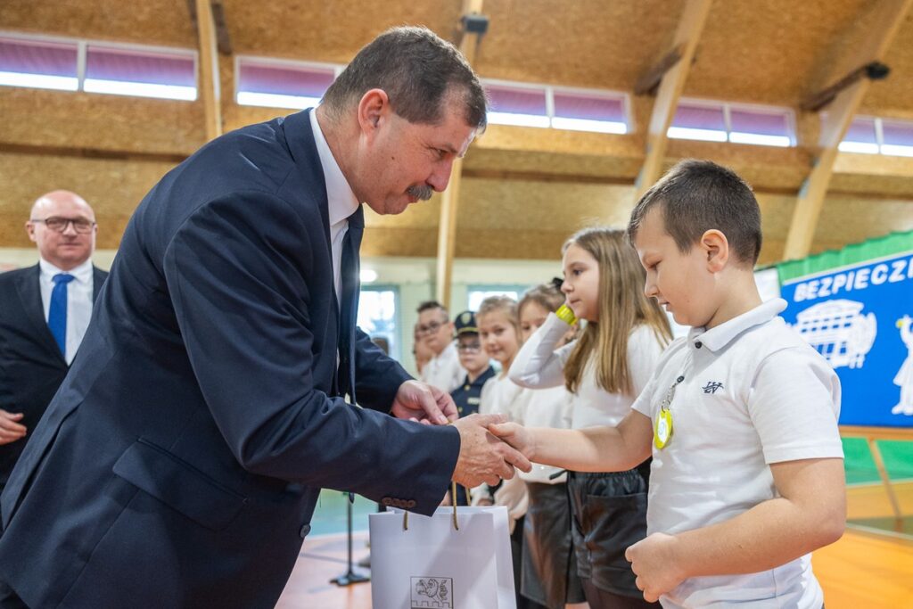 Otwarcie zmodernizowanej drogi wojewódzkiej nr 563, fot. Szymon Zdziebło/tarantoga.pl dla UMWKP