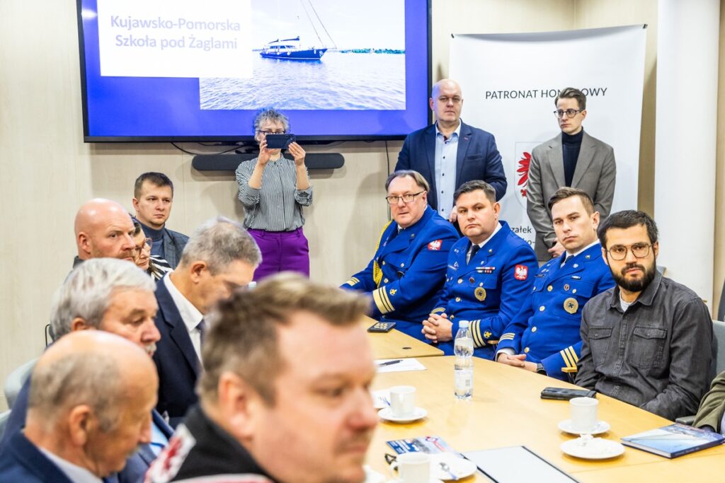 Signing of the preliminary agreement for the donation of a sailing vessel, photo: Andrzej Goiński/Marshal’s Office of the Kujawsko-Pomorskie Region